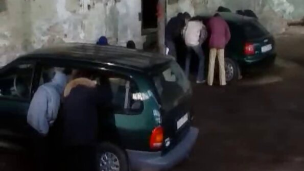 पत्नी एजे एप्पलगेटले उनको पतिको खडा बोनर चुस्यो